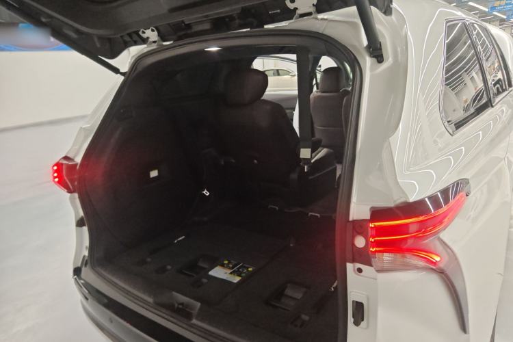 Used Toyota SIENNA 2021 2.5L Hybrid Platinum Edition Trunk