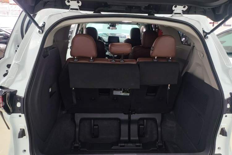 Used Toyota SIENNA 2021 2.5L Hybrid Comfort Edition Trunk