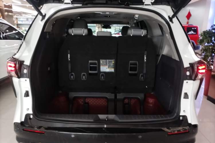 Used Toyota SIENNA 2021 2.5L Hybrid Luxury Edition Trunk