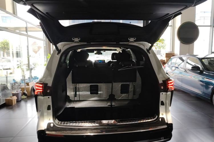 Used Toyota SIENNA 2021 2.5L Hybrid Premium Edition Trunk