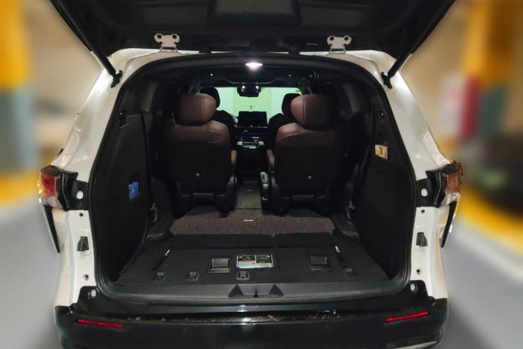 Used Toyota SIENNA 2021 2.5L Hybrid Platinum Edition Trunk