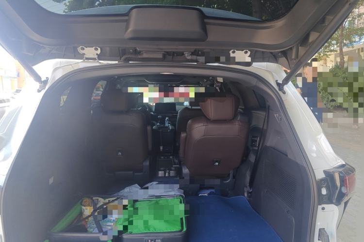 Used Toyota SIENNA 2021 2.5L Hybrid Platinum Edition Trunk