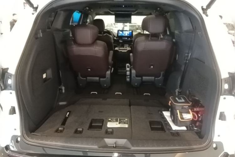 Used Toyota SIENNA 2021 2.5L Hybrid Platinum Edition Trunk