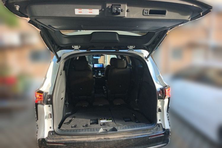 Used Toyota SIENNA 2021 2.5L Hybrid Platinum Edition Trunk