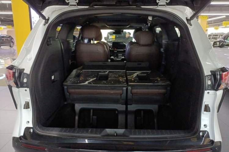 Used Toyota SIENNA 2021 2.5L Hybrid Platinum Edition Trunk