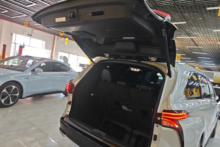 Used Toyota SIENNA 2021 2.5L Hybrid Premium Edition Trunk