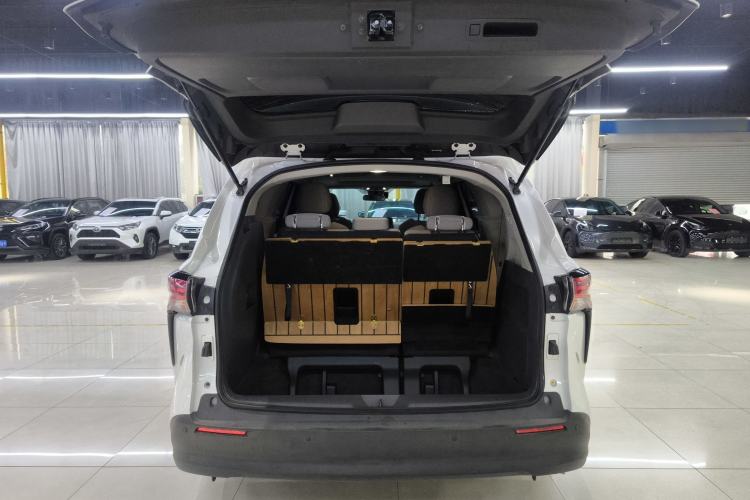 Used Toyota SIENNA 2021 2.5L Hybrid Comfort Edition Trunk