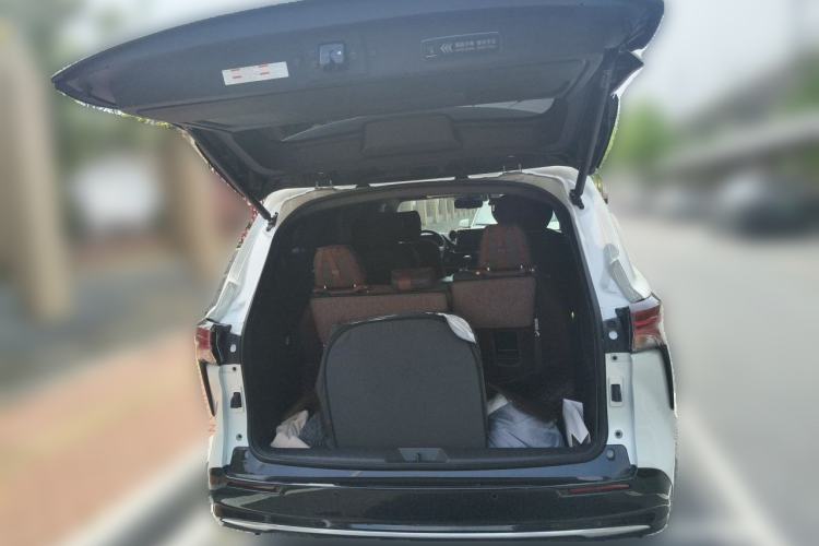Used Toyota SIENNA 2021 2.5L Hybrid Platinum Edition Trunk