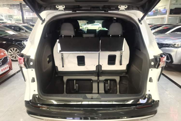 Used Toyota SIENNA 2021 2.5L Hybrid Premium Edition Trunk