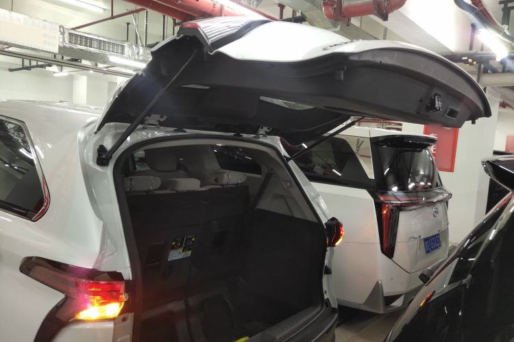 Used Toyota SIENNA 2021 2.5L Hybrid Comfort Edition Trunk