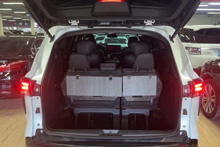 Used Toyota SIENNA 2021 2.5L Hybrid Premium Edition Trunk