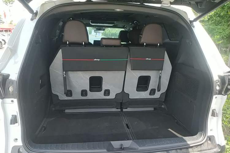 Used Toyota SIENNA 2021 2.5L Hybrid Platinum Edition Trunk
