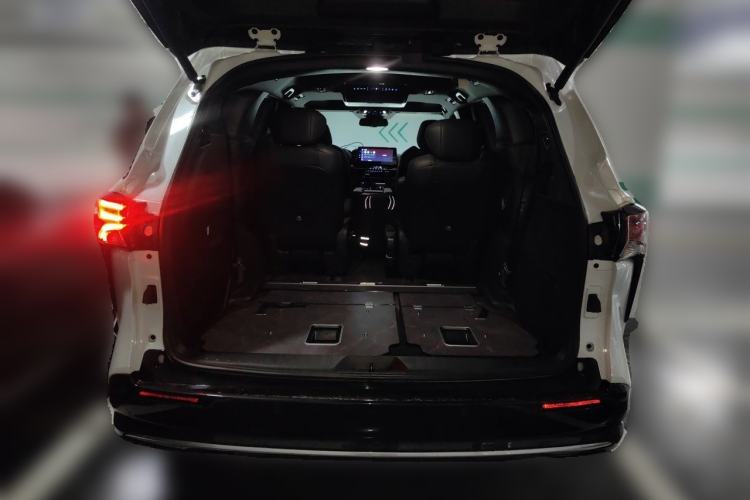 Used Toyota SIENNA 2021 2.5L Hybrid Premium Edition Trunk