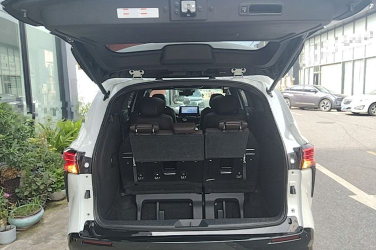 Used Toyota SIENNA 2021 2.5L Hybrid Platinum Edition Trunk