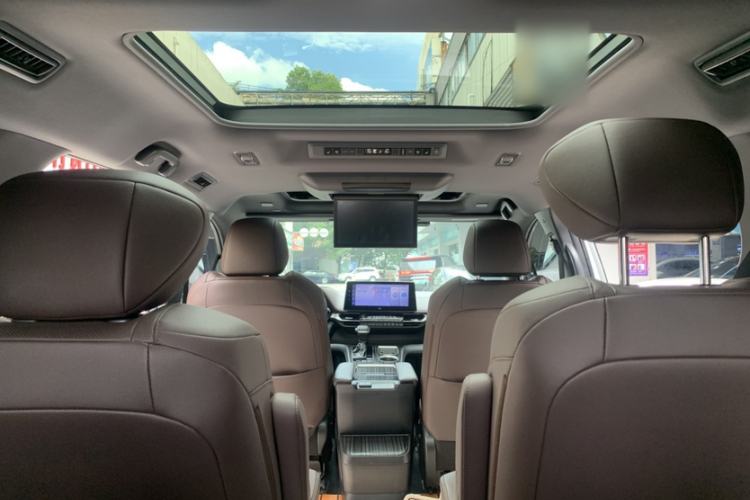 Used Toyota SIENNA 2021 2.5L Hybrid Platinum Edition Trunk