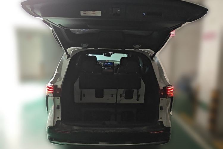 Used Toyota SIENNA 2021 2.5L Hybrid Platinum Edition Trunk