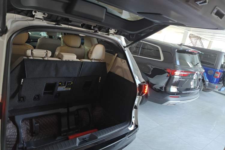 Used Toyota SIENNA 2021 2.5L Hybrid Premium Edition Trunk