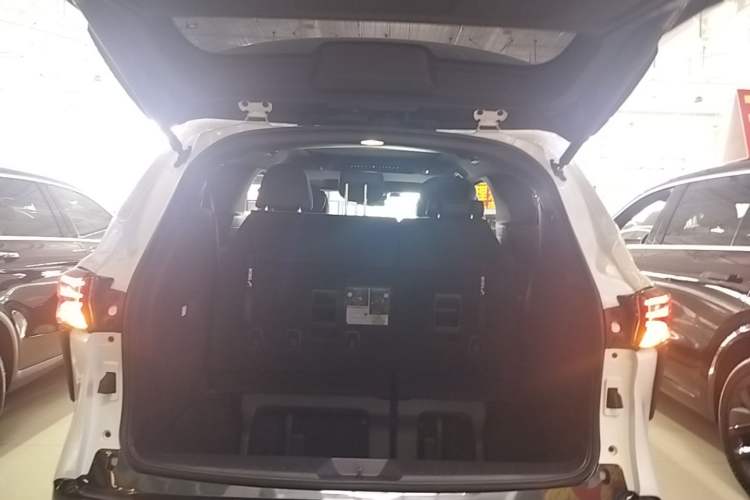 Used Toyota SIENNA 2021 2.5L Hybrid Ultimate Edition Trunk