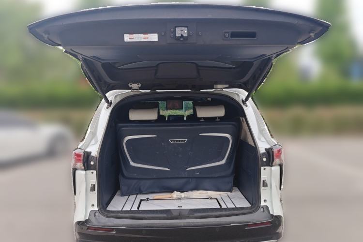 Used Toyota SIENNA 2021 2.5L Hybrid Platinum Edition Trunk