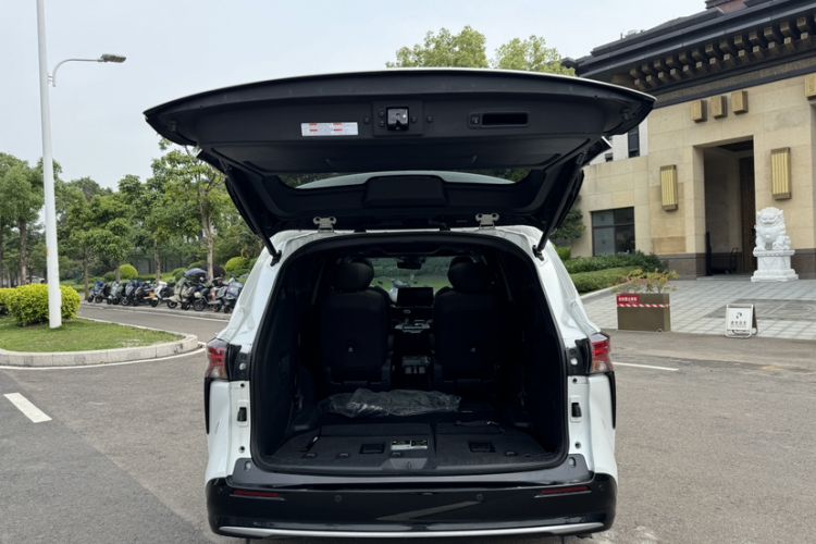 Used Toyota SIENNA 2021 2.5L Hybrid Platinum Edition Trunk