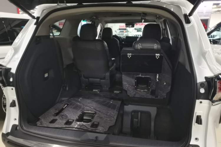 Used Toyota SIENNA 2021 2.5L Hybrid Comfort Edition Trunk