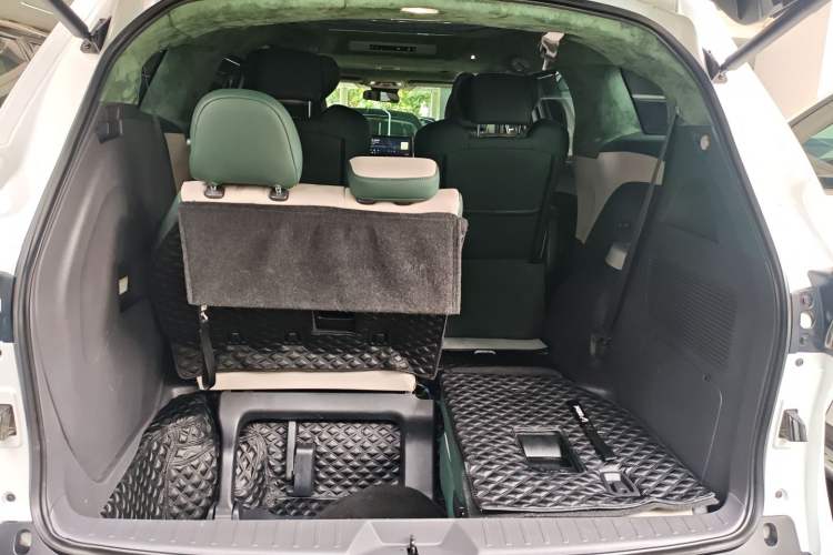 Used Toyota SIENNA 2021 2.5L Hybrid Comfort Edition Trunk
