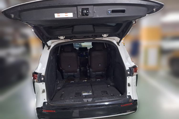 Used Toyota SIENNA 2021 2.5L Hybrid Platinum Edition Trunk