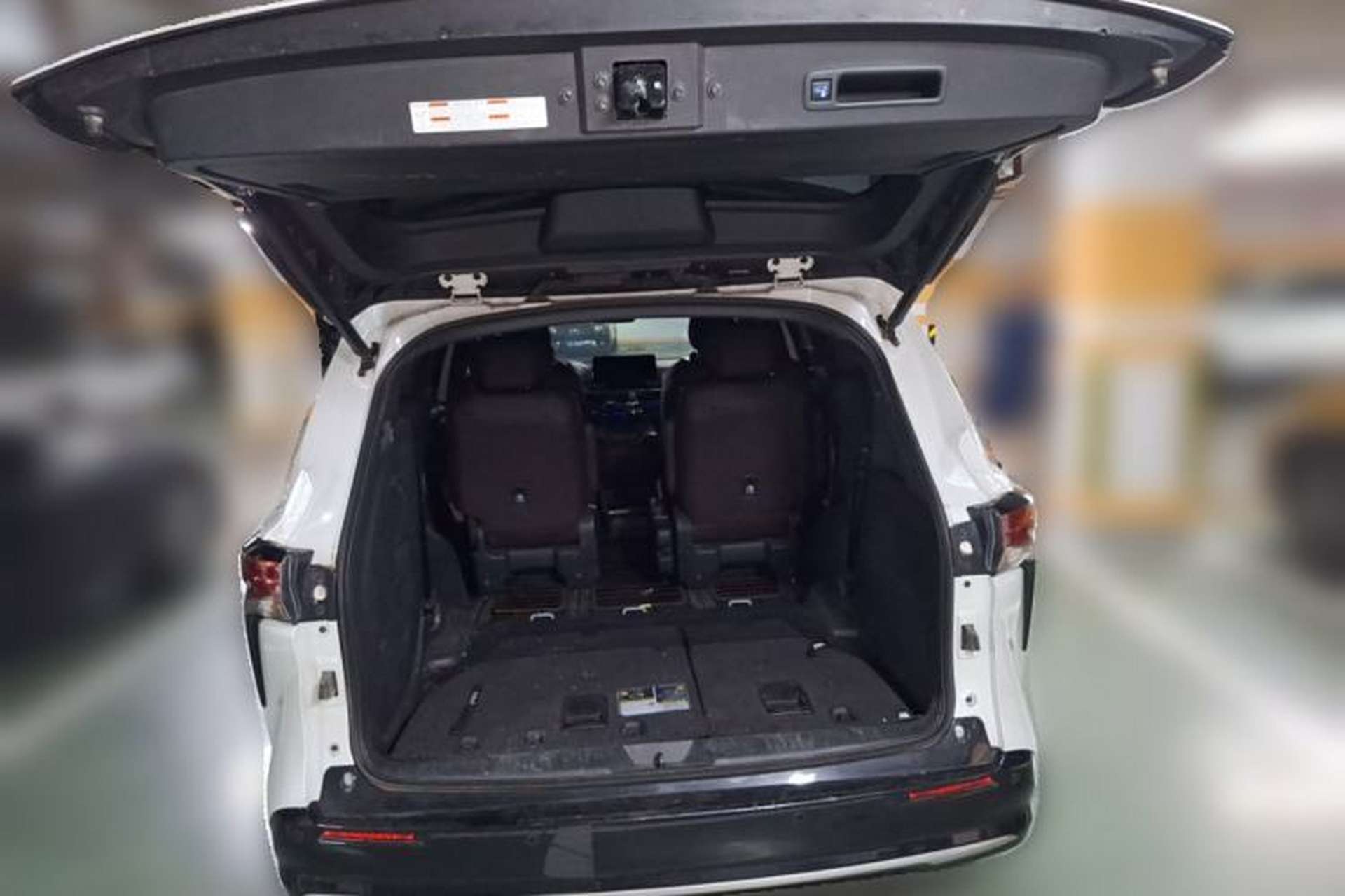 Used Toyota SIENNA 2021 2.5L Hybrid Platinum Edition Trunk