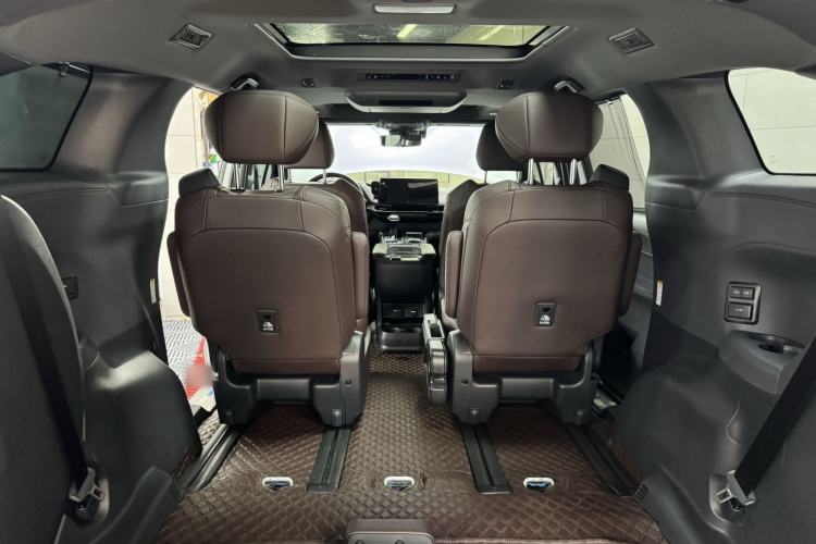 Used Toyota SIENNA 2021 2.5L Hybrid Platinum Edition Trunk