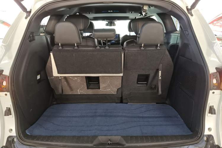 Used Toyota SIENNA 2021 2.5L Hybrid Premium Edition Trunk