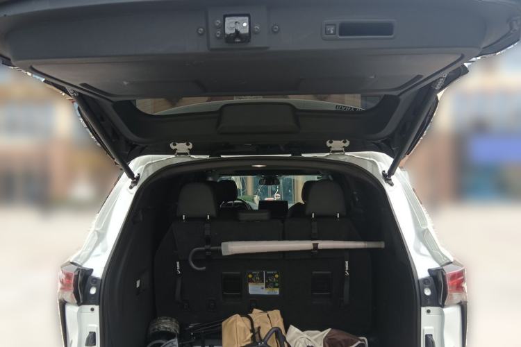 Used Toyota SIENNA 2021 2.5L Hybrid Premium Edition Trunk