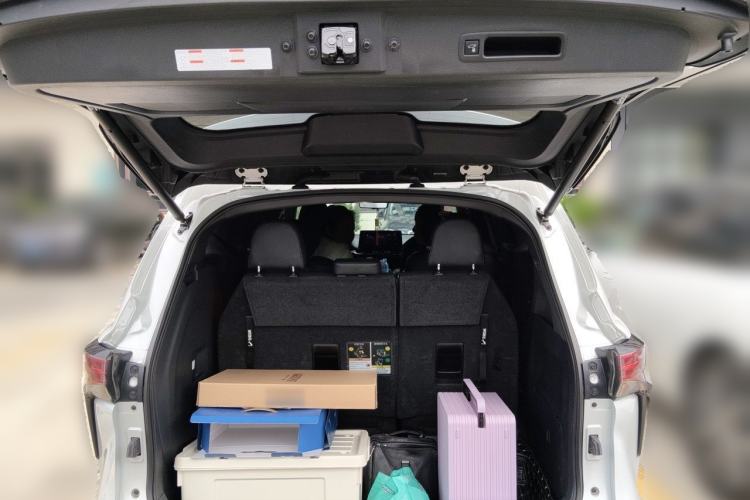 Used Toyota SIENNA 2021 2.5L Hybrid Platinum Edition Trunk