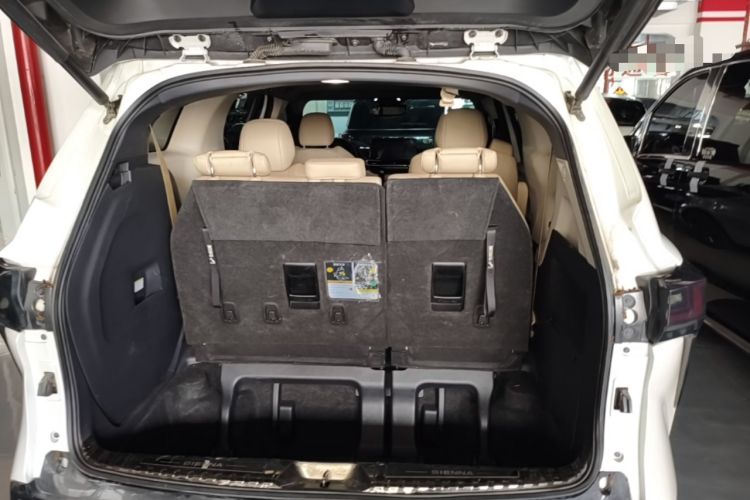 Used Toyota SIENNA 2021 2.5L Hybrid Luxury Edition Trunk