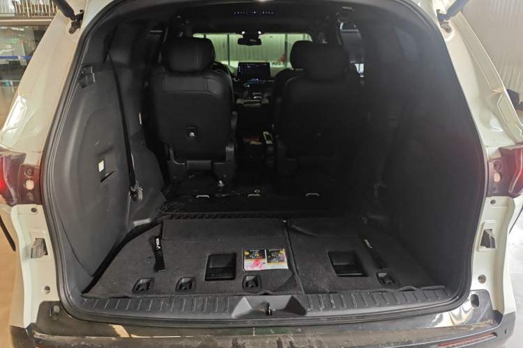 Used Toyota SIENNA 2021 2.5L Hybrid Premium Edition Trunk