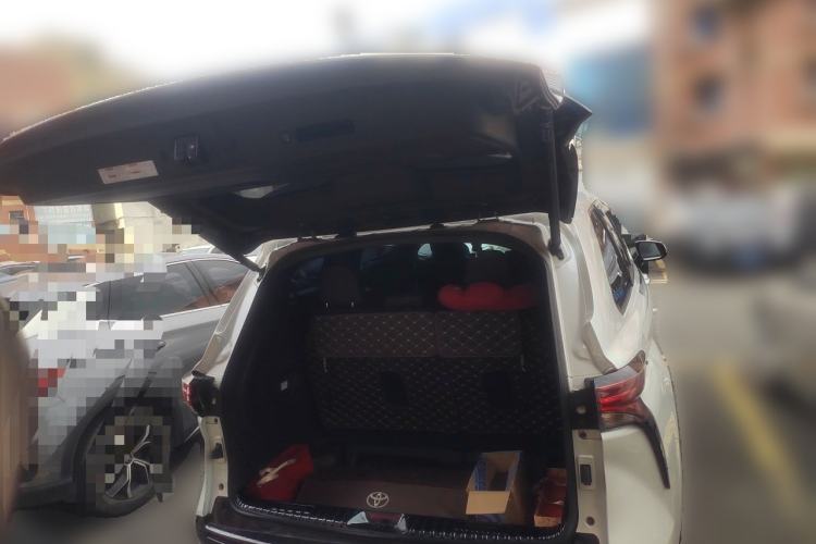 Used Toyota SIENNA 2021 2.5L Hybrid Premium Edition Trunk