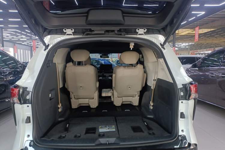 Used Toyota SIENNA 2021 2.5L Hybrid Premium Edition Trunk