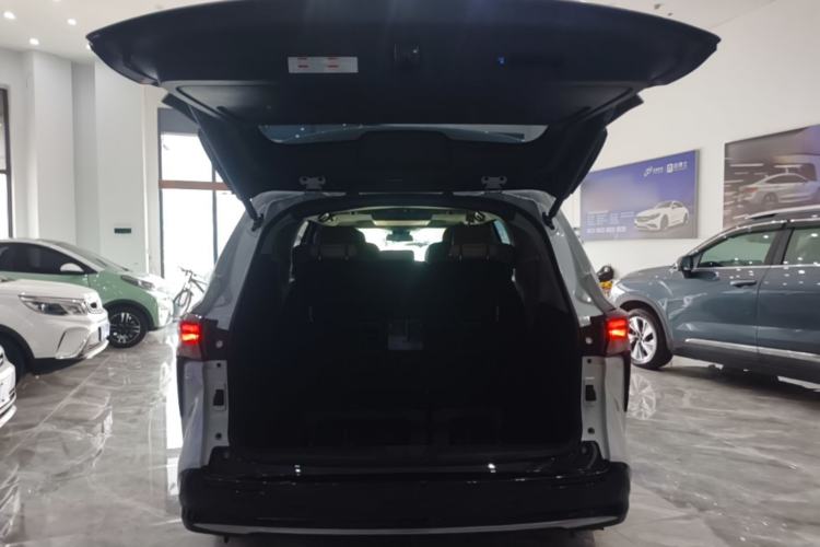 Used Toyota SIENNA 2021 2.5L Hybrid Luxury Edition Trunk
