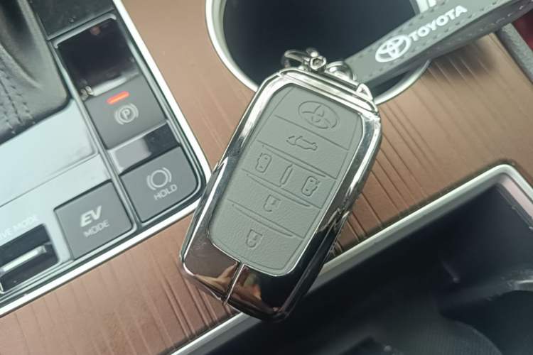 Used Toyota SIENNA 2021 2.5L Hybrid Luxury Edition Vehicle Key