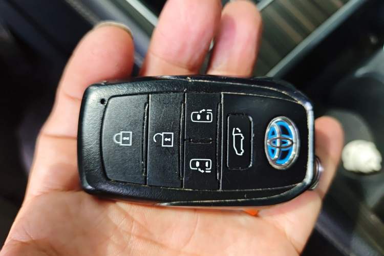 Used Toyota SIENNA 2021 2.5L Hybrid Platinum Edition Vehicle Key