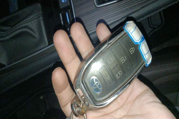 Used Toyota SIENNA 2021 2.5L Hybrid Platinum Edition Vehicle Key