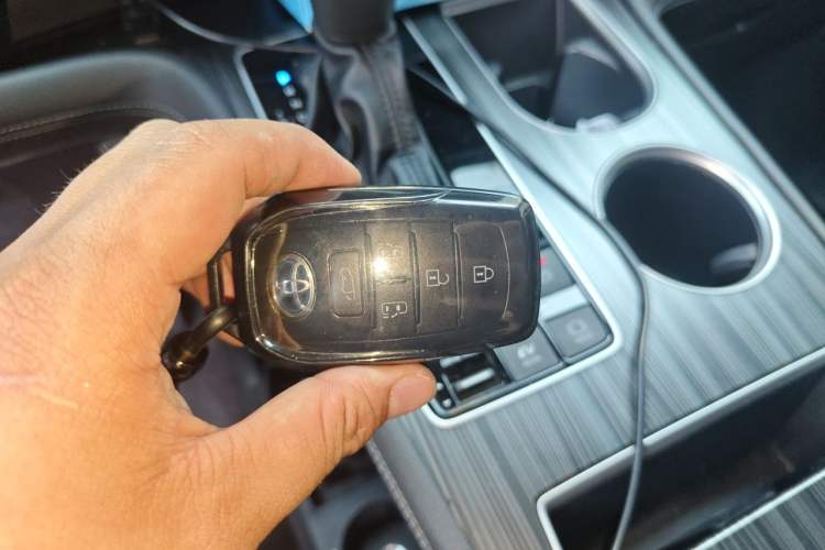 Used Toyota SIENNA 2021 2.5L Hybrid Premium Edition Vehicle Key