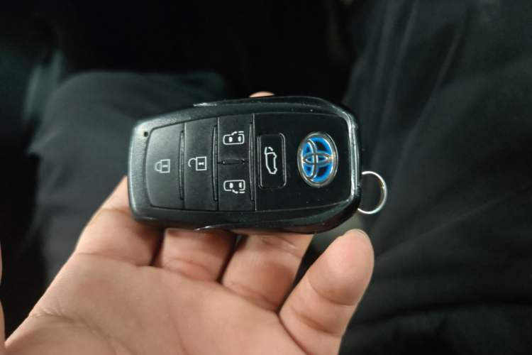 Used Toyota SIENNA 2021 2.5L Hybrid Platinum Edition Vehicle Key