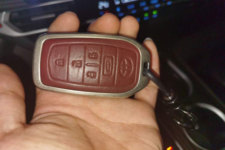 Used Toyota SIENNA 2021 2.5L Hybrid Comfort Edition Vehicle Key