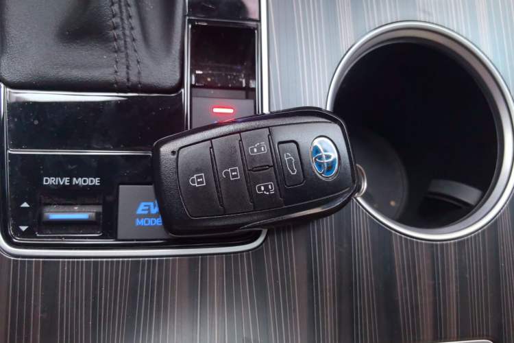 Used Toyota SIENNA 2021 2.5L Hybrid Premium Edition Vehicle Key