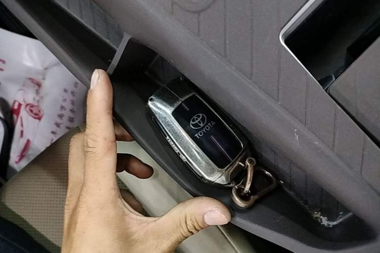 Used Toyota SIENNA 2021 2.5L Hybrid Comfort Edition Vehicle Key