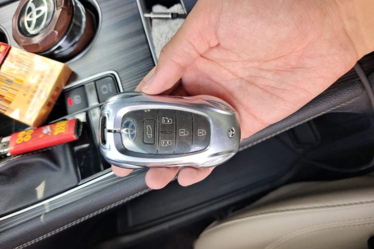 Used Toyota SIENNA 2021 2.5L Hybrid Premium Edition Vehicle Key