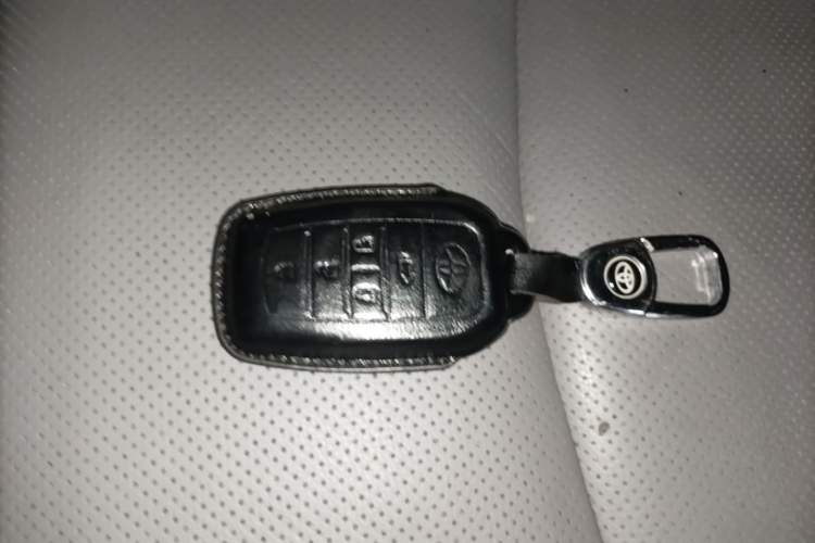 Used Toyota SIENNA 2021 2.5L Hybrid Luxury Edition Vehicle Key