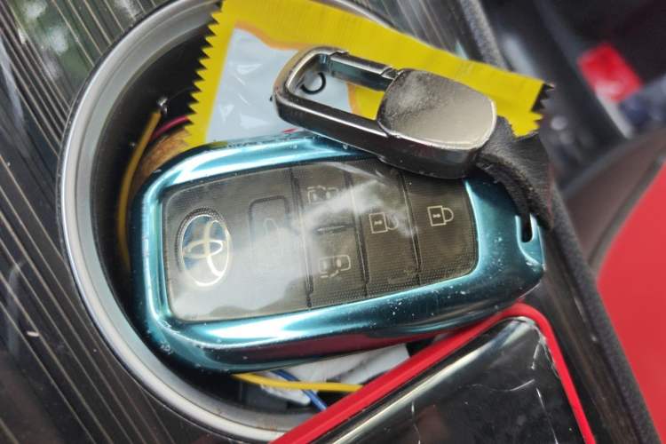 Used Toyota SIENNA 2021 2.5L Hybrid Platinum Edition Vehicle Key