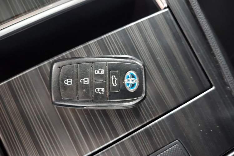 Used Toyota SIENNA 2021 2.5L Hybrid Premium Edition Vehicle Key