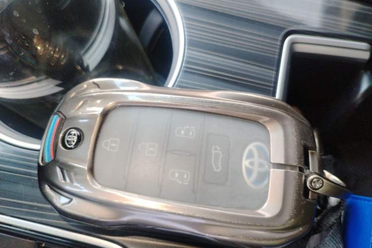 Used Toyota SIENNA 2021 2.5L Hybrid Platinum Edition Vehicle Key